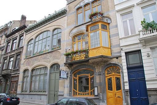 The house on the right was built by an artist. She was unhappy with the light so eventually built the section on the left as a studio with those huge windows.
